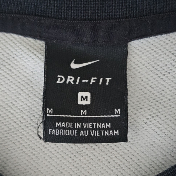 Nike Dri Fit Women's Cropped Camo Sweatshirt Size Medium - Picture 6 of 9